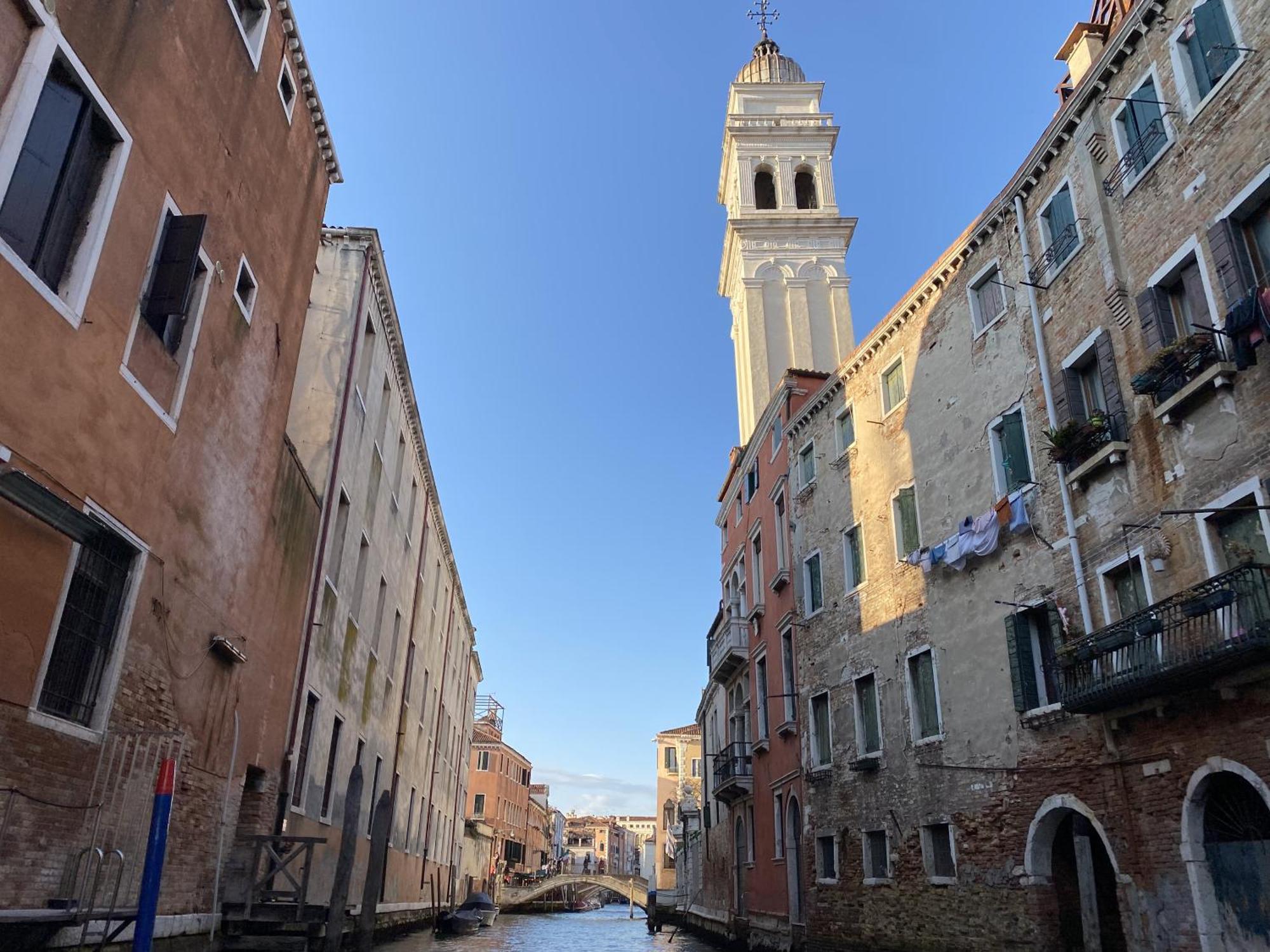 True 2 Bedrooms In The Heart Of Castello Apartamento